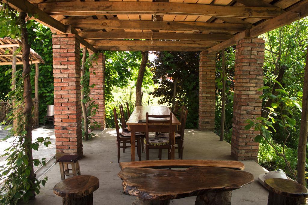 Nona Guest House Shilda Exterior foto